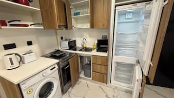 Refrigerador, microondas, horno y lavavajillas