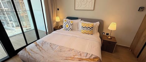 1 dormitorio, tabla de planchar con plancha, wifi y ropa de cama