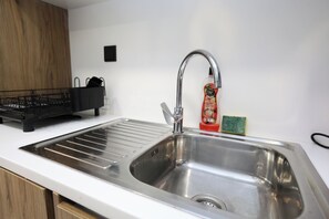 Refrigerador, microondas, parrilla de estufa y tostadora 