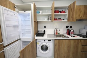 Refrigerador, microondas, parrilla de estufa y tostadora 