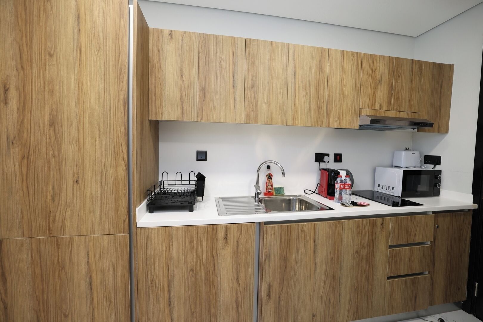Kühlschrank, Mikrowelle, Herdplatte, Toaster