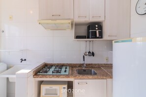 Basic Apartment | Private kitchen