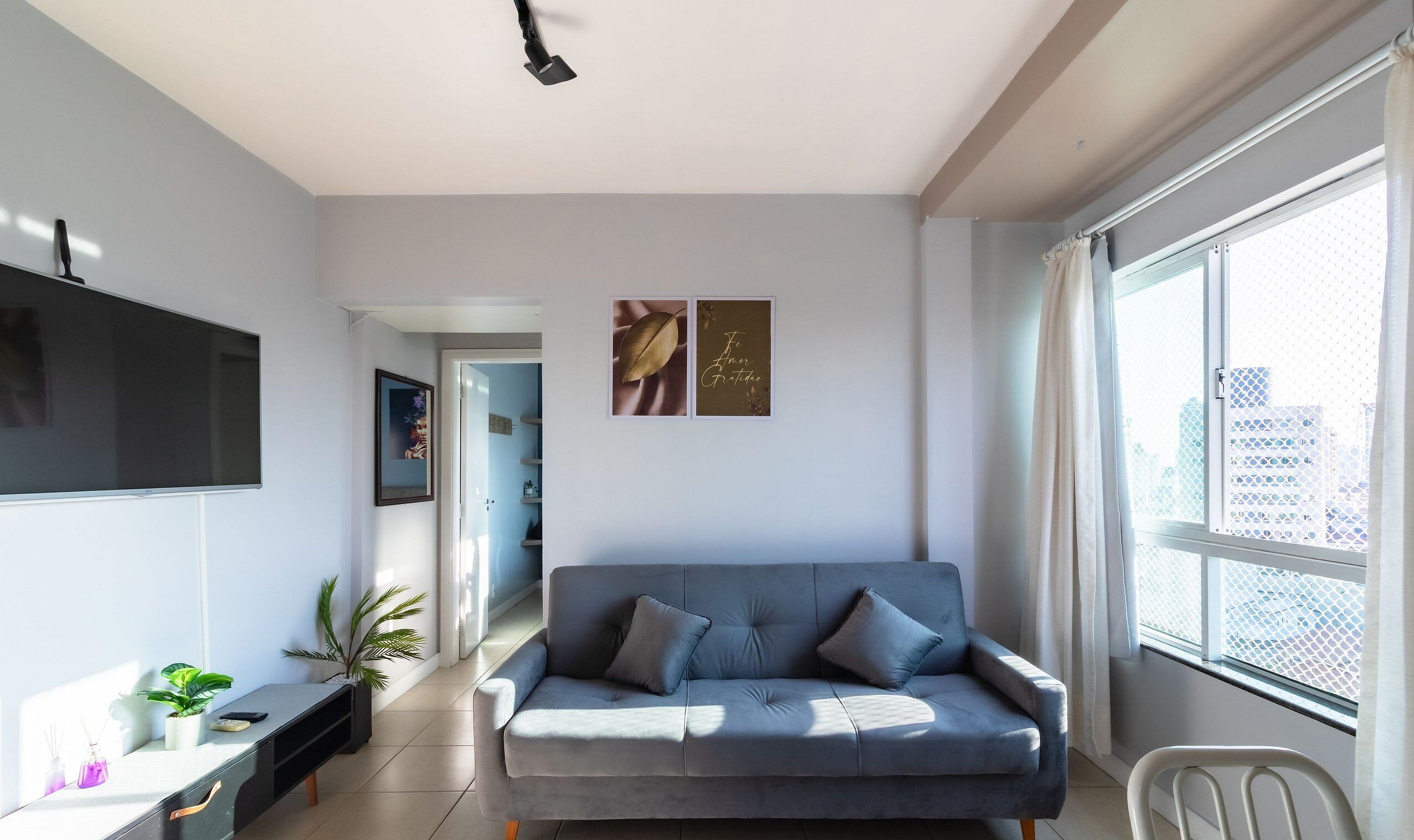 Basic Apartment | Living area