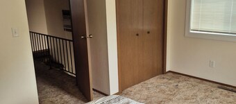 Charming 2-bedroom townhome with WiFi, AC in brilliant Bismarck