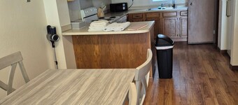 Charming 2-bedroom townhome with WiFi, AC in brilliant Bismarck