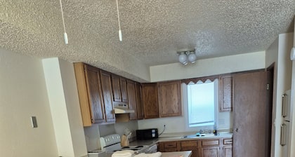Charming 2-bedroom townhome with WiFi, AC in brilliant Bismarck