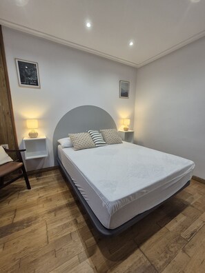 5 bedrooms, iron/ironing board, free WiFi, bed sheets