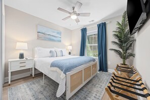 4 slaapkamers, een bureau, een strijkplank/strijkijzer, reisbedje