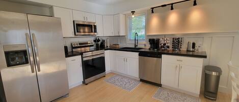 Mikrobølgeovn, ovn, opvaskemaskine