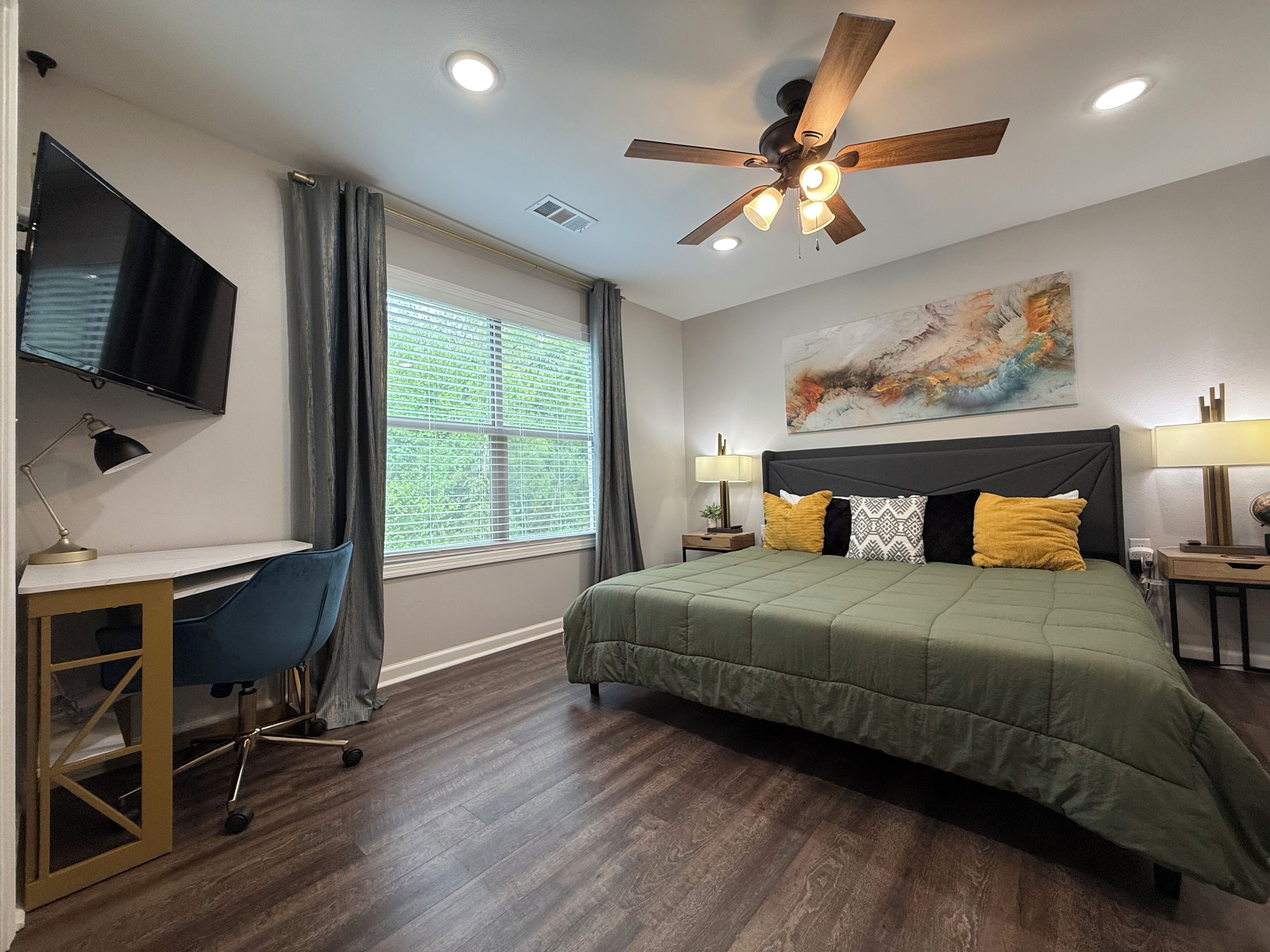 3 bedrooms, desk, iron/ironing board, free WiFi