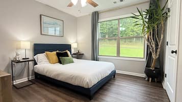 3 bedrooms, desk, iron/ironing board, free WiFi