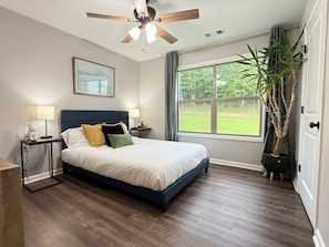 3 bedrooms, desk, iron/ironing board, free WiFi