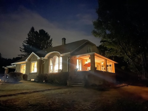 Charming Johnstown Home - 3BR Home with AC, WiFi & Office Corner