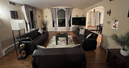 Charming Johnstown Home - 3BR Home with AC, WiFi & Office Corner