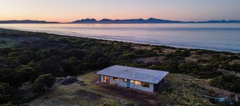 Sea La Vie ~ Right on the Beach