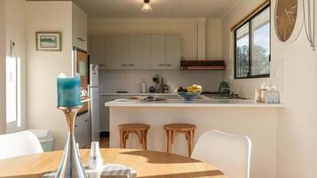 Fridge, microwave, oven, coffee/tea maker