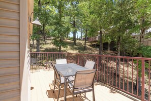 Outdoor dining - Table Rock Escape - Near SDC! Lake Close By! (Kimberling City)
