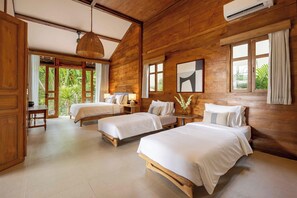 6 bedrooms, desk, iron/ironing board, free WiFi