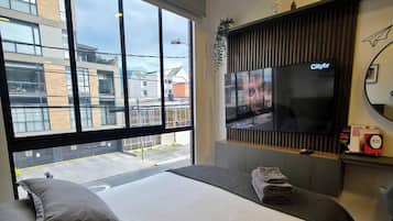 Apartamento luxo | Cortinas blackout, quartos à prova de som, ferros/tábuas de passar roupa
