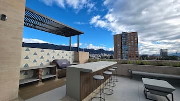 Deluxe Apartment | Outdoor dining