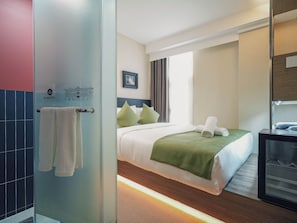 Deluxe Double | Minibar với thức uống miễn phí, khu vực làm việc phù hợp cho laptop