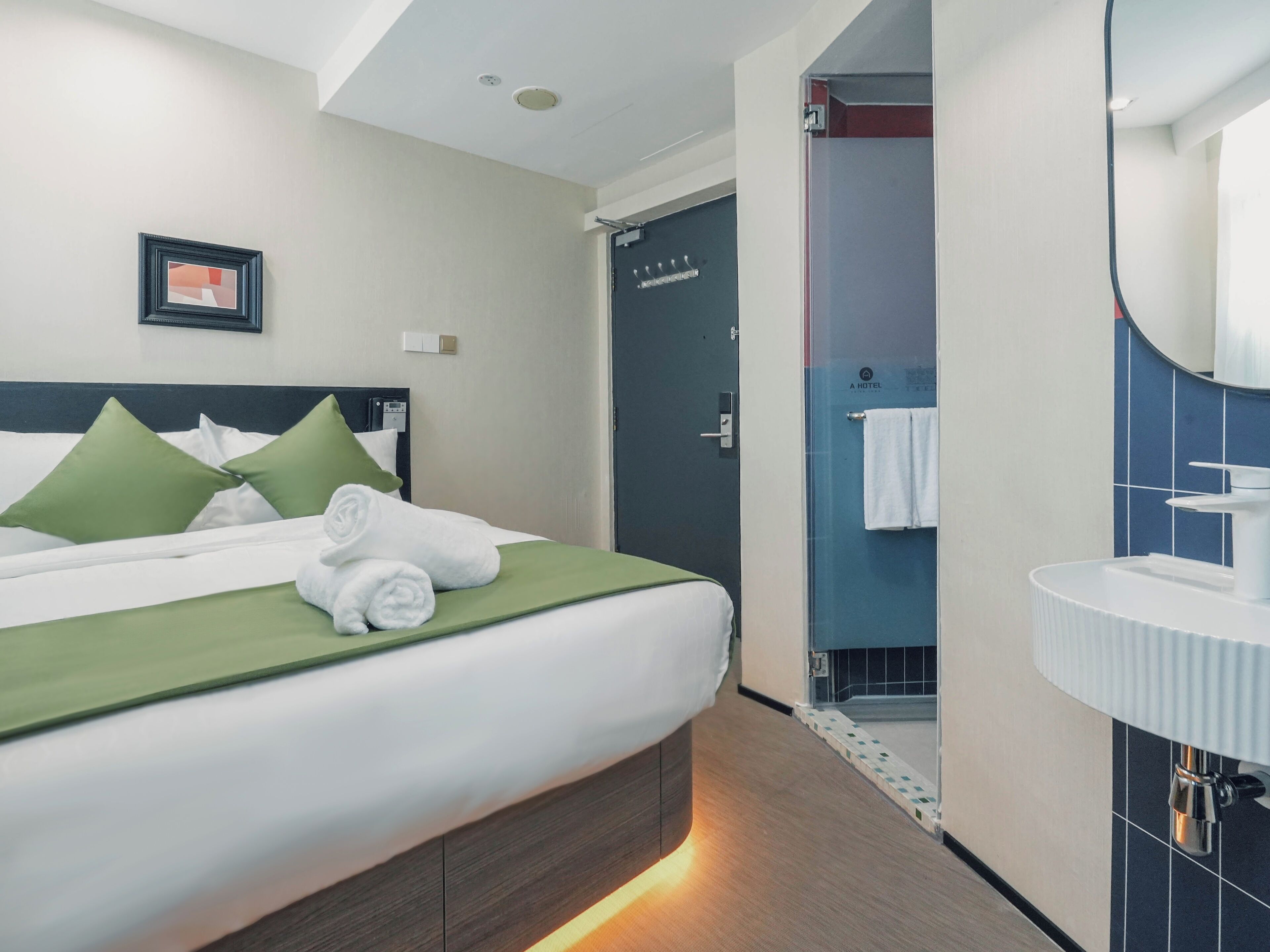 Deluxe Double | มินิบาร์ฟรี, พื้นที่ทำงานแบบใช้แล็ปท็อป, Wi-Fi ฟรี, ผ้าปูที่นอน