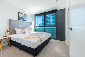 2 bedrooms, desk, iron/ironing board, WiFi