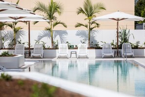 Pool - High Level & Ocean Views! 2 Bedroom Apartment (Surfers Paradise)