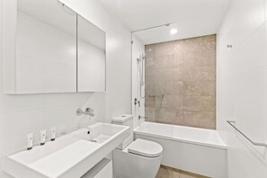 Hair dryer - High Level & Ocean Views! 2 Bedroom Apartment (Surfers Paradise)