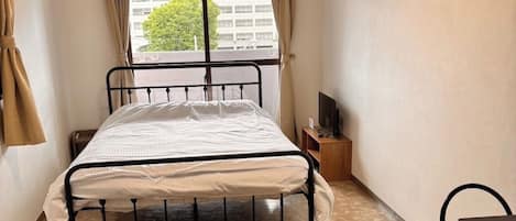 Free WiFi, bed sheets