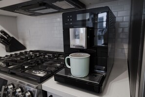 Micro-ondes, four, plaque de cuisson, lave-vaisselle