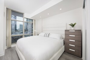 1 dormitorio, tabla de planchar con plancha, wifi y ropa de cama