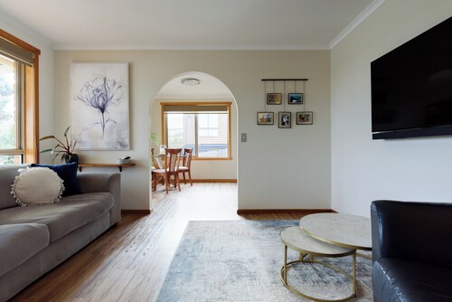 Sunny Ambleside Escape & Home Office