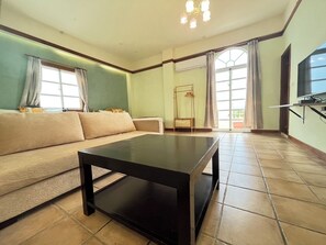 Comfort Twin Room, Balcony, Courtyard View | Free WiFi - Kenting Avignon (Hengchun)