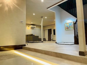 Interior - AirportHills 1400 ㎡ 1 building with a spectacular open-air bath on the 2nd floor for private use, 4 parking spaces, BBQ facilities, pets allowed (Kanenokuma, Hakata-ku, Fukuoka City)