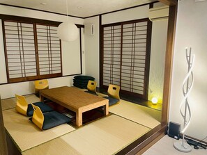 Dining - AirportHills 1400 ㎡ 1 building with a spectacular open-air bath on the 2nd floor for private use, 4 parking spaces, BBQ facilities, pets allowed (Kanenokuma, Hakata-ku, Fukuoka City)