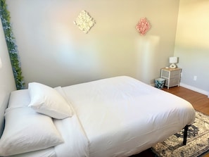 4 bedrooms, WiFi, bed sheets