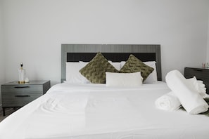 3 habitaciones, tabla de planchar con plancha, wifi y ropa de cama