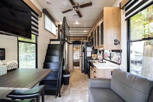 المنشأة من الداخل