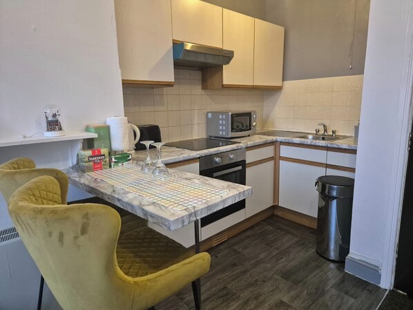 Fridge, microwave, oven, stovetop