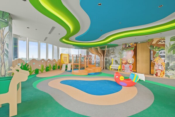 Zona de jocs infantil: coberta