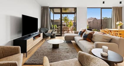 Wanaka New Luxury | Outdoor Fire |  Sleeps 8