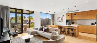 Wanaka New Luxury | Outdoor Fire |  Sleeps 8