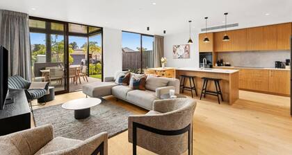 Wanaka New Luxury | Outdoor Fire | Sleeps 8