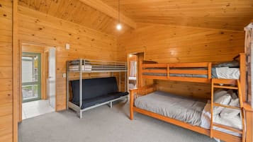 4 bedrooms, WiFi, bed sheets