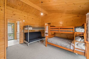 4 bedrooms, WiFi, bed sheets