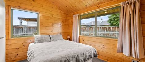 4 bedrooms, WiFi, bed sheets