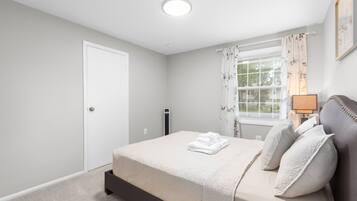 4 chambres, fer et planche à repasser, Wi-Fi, draps fournis