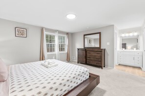 4 chambres, fer et planche à repasser, Wi-Fi, draps fournis