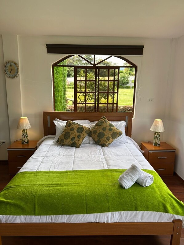 4 bedrooms, iron/ironing board, WiFi